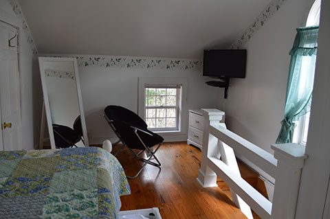 A bed in the third bedroom allows extra guests to enjoy a stay at this rental near Perrysville, Ohio.